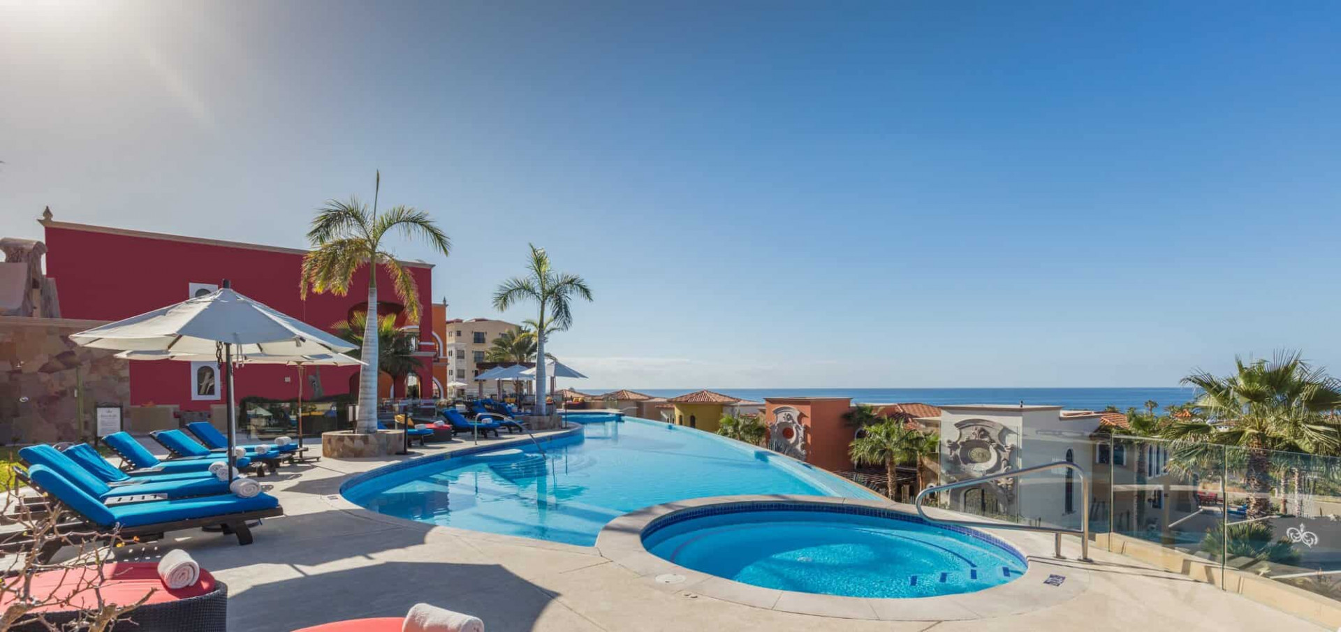 Piscina y vistas en The Residences at Vista Encantada 